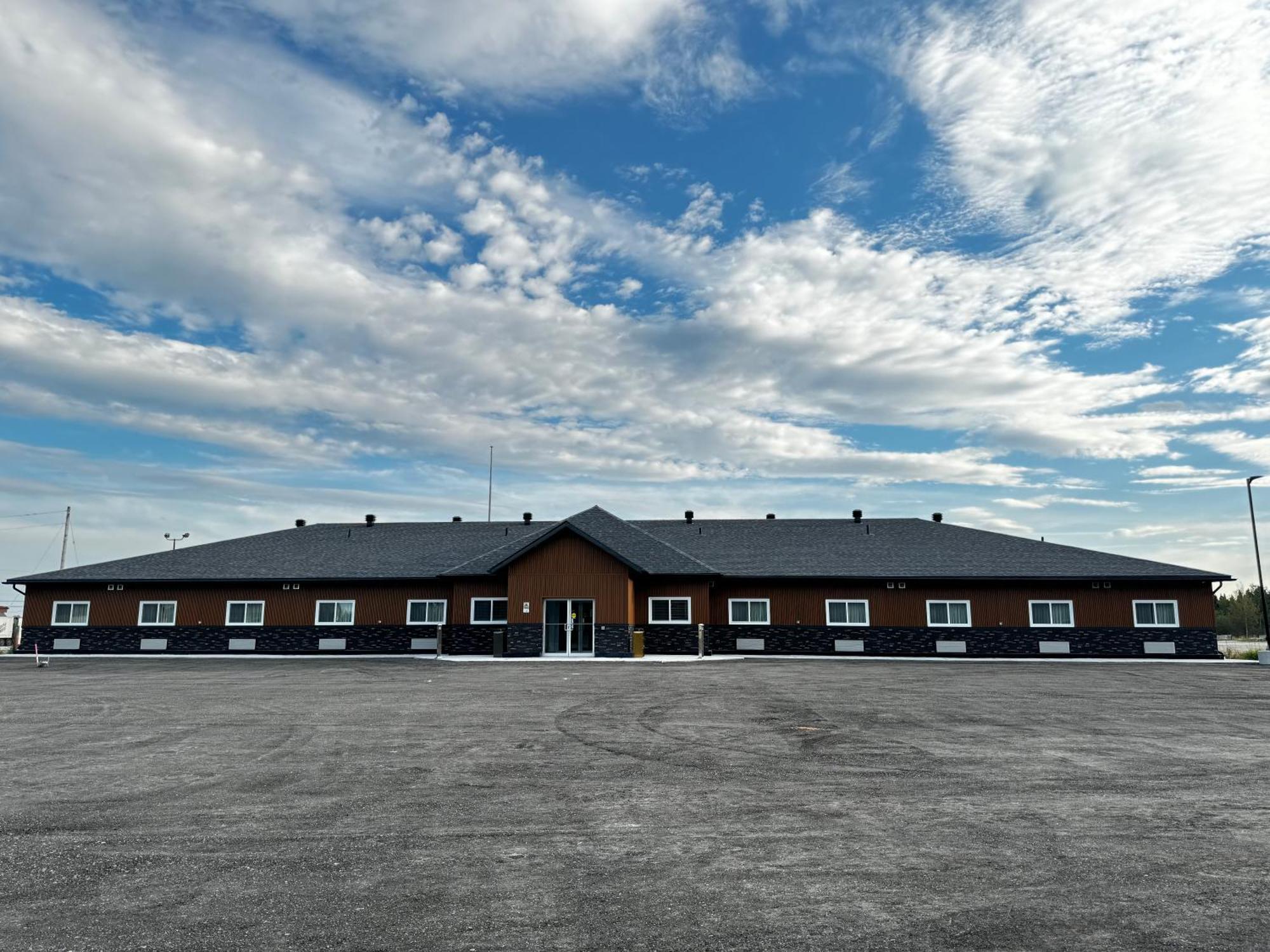 Travelodge By Wyndham Cochrane Exterior foto