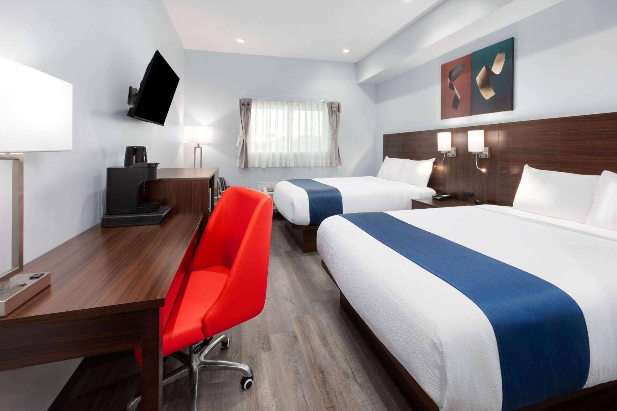 Travelodge By Wyndham Cochrane Exterior foto